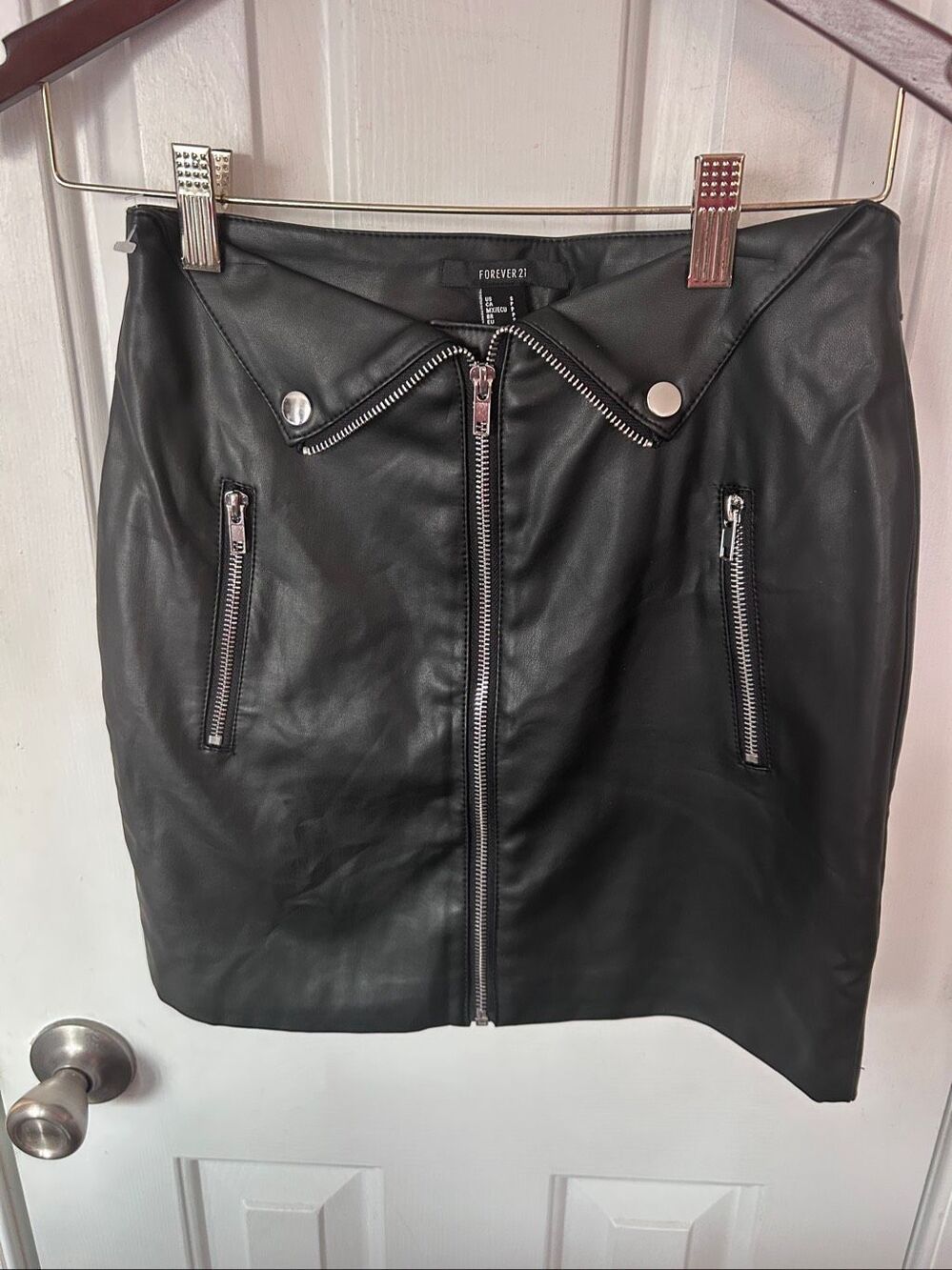Forever 21 vegan letter zip up skirt size small New black rock girl Y2K goth ￼